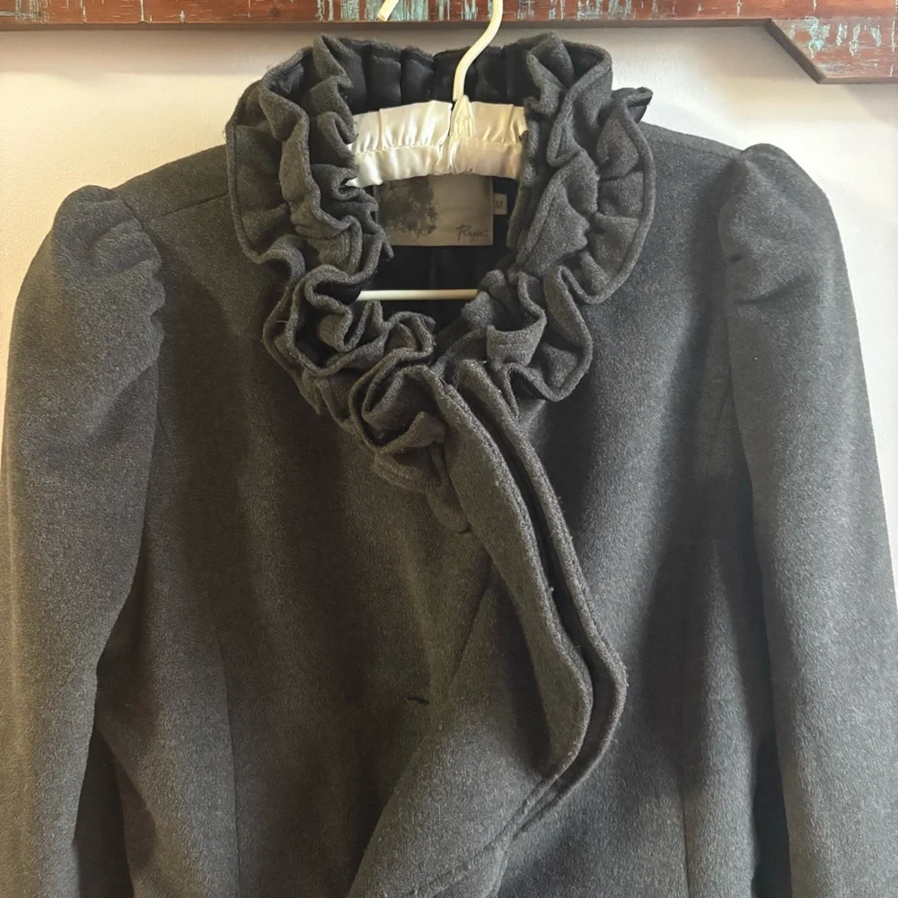 Ryu Anthropologie gray ruffled felt pea coat Women’s Medium READ DESCRIPTION!‎